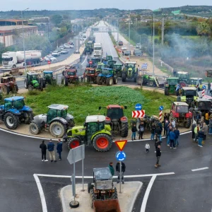Αντίστροφη μέτρηση για κυβέρνηση και αγρότες: Ανέβηκαν οι τόνοι στην ΚΟ της ΝΔ -Τα μέτρα που εξετάζονται για ρεύμα, πετρέλαιο