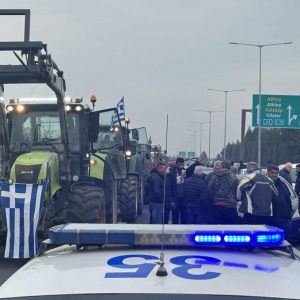 Τα τρακτέρ στον δρόμο για τη σήραγγα των Τεμπών