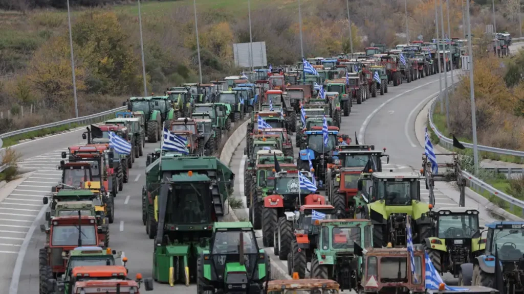 Χριστούγεννα στα μπλόκα για τους αγρότες: Νέα πανελλαδική σύσκεψη την Κυριακή για να εντείνουν τις δράσεις τους
