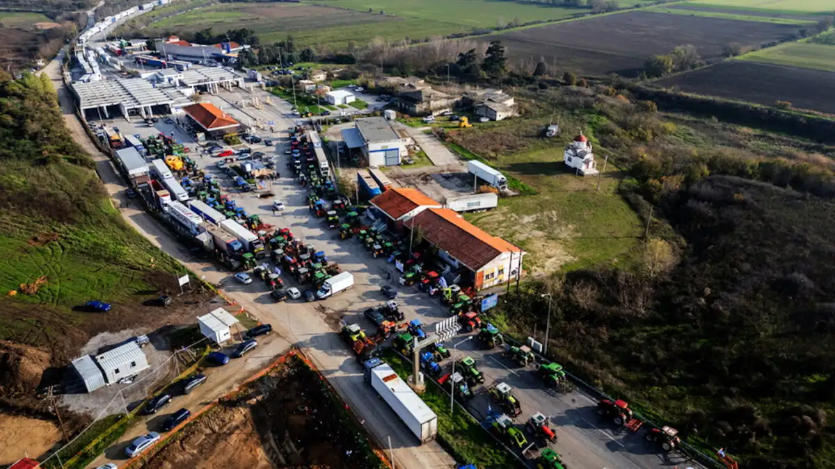 Οι αγρότες ενισχύουν τα μπλόκα και εξαπλώνουν τις κινητοποιήσεις τους