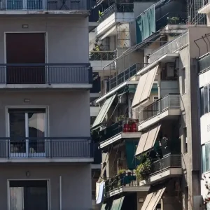 Στεγαστική κρίση: «Φρένο» στο ράλι ενοικίων και φόροι στη βραχυχρόνια μίσθωση – 75 συστάσεις για το ευρωπαϊκό σχέδιο προσιτής κατοικίας