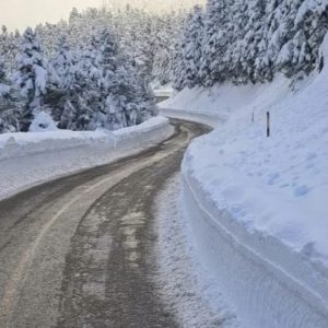 Φθιώτιδα: Εξασφαλίσθηκε από την Περιφέρεια Στερεάς ο απρόσκοπτος αποχιονισμός του δρόμου για το Χ.Κ. Παρνασσού