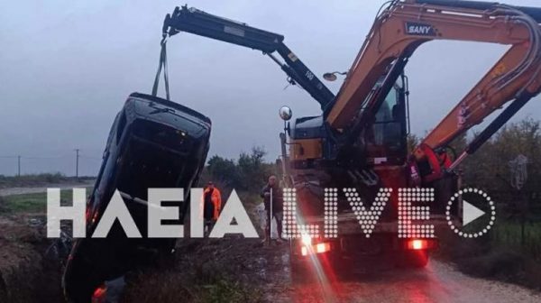 Ανδραβίδα: ΙΧ ανασύρθηκε από αρδευτικό κανάλι - Θρίλερ με τον εντοπισμό του οδηγού