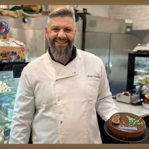 Ζαχαροπλαστεία «Αγαπητός»: Γιορτάζουν 20 χρόνια λειτουργίας και ρίχνουν τις τιμές!