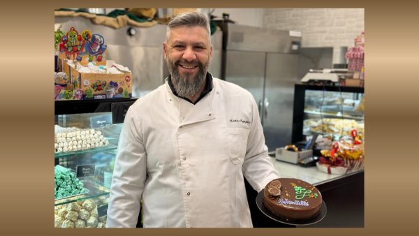 Ζαχαροπλαστεία «Αγαπητός»: Γιορτάζουν 20 χρόνια λειτουργίας και ρίχνουν τις τιμές!