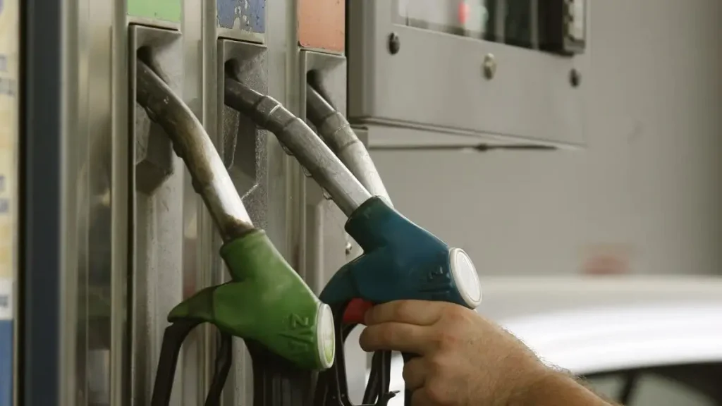 Jet Oil: Παγώνει τους λογαριασμούς της ο Χαράλαμπος Βουρλιώτης μετά το προσωρινό λουκέτο