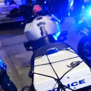 Τρόμος στην Αργυρούπολη: Οδηγοί τσακώθηκαν στον δρόμο – Ο ένας απείλησε τον άλλο με τσεκούρι και συνελήφθη