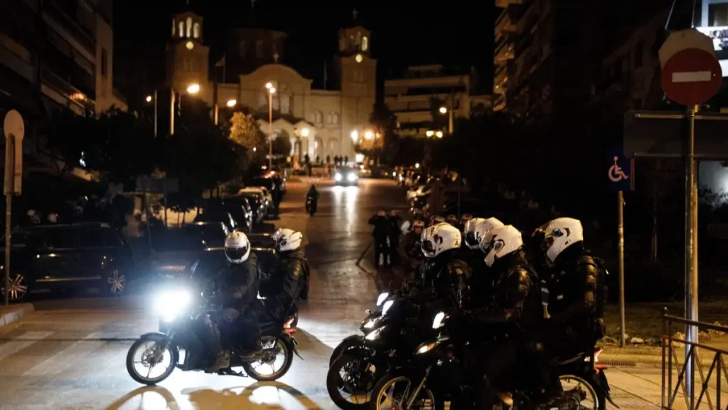 Καταδίωξη στο Χαλάνδρι: Οδηγούσε ανήλικος γιος βουλευτή του ΠΑΣΟΚ, με κρυμμένο κουζινομάχαιρο ο 15χρονος συνοδηγός του