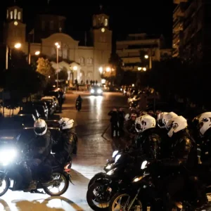 Καταδίωξη στο Χαλάνδρι: Οδηγούσε ανήλικος γιος βουλευτή του ΠΑΣΟΚ, με κρυμμένο κουζινομάχαιρο ο 15χρονος συνοδηγός του