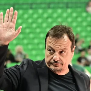 Ο Αταμάν είδε νερά στα αποδυτήρια του Παναθηναϊκού και τρόλαρε τον Ολυμπιακό για το ΣΕΦ