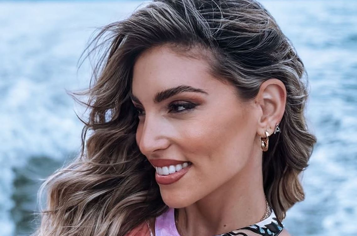 Αθηνά Οικονομάκου: «Ψέματα όλα» - Διαψεύδει on camera ότι παντρεύεται με τον Μπρούνο Τσερέλα στην Πάρο