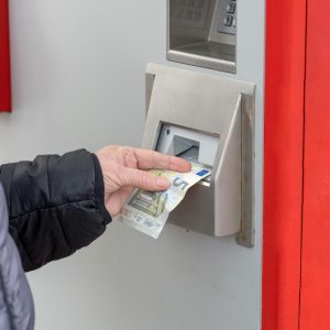 Μειώσεις φόρων, αλλαγές σε ΦΠΑ και ΕΝΦΙΑ, μισθούς και συντάξεις – Όλο το ημερολόγιο μέτρων έως το 2027