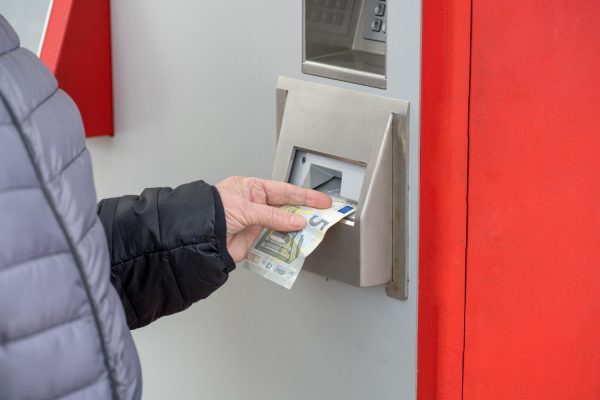 Μειώσεις φόρων, αλλαγές σε ΦΠΑ και ΕΝΦΙΑ, μισθούς και συντάξεις – Όλο το ημερολόγιο μέτρων έως το 2027