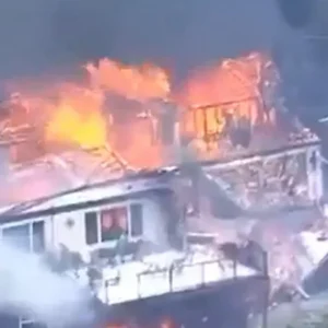 Αυστραλία: Δασικές πυρκαγιές κατέκαψαν σπίτια σε δύο πολιτείες - Ένας πυροσβέστης σκοτώθηκε από την πτώση δέντρου