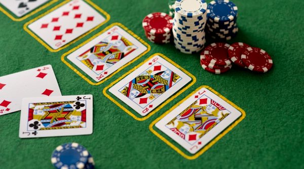 Το πιο παρεξηγημένο παιχνίδι τράπουλας - Γιατί το Baccarat είναι στην πραγματικότητα παιχνίδι στρατηγικής;