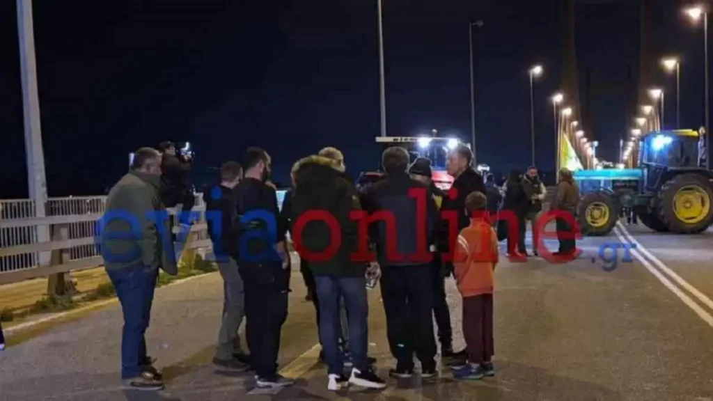Οι αγρότες απέκλεισαν την υψηλή γέφυρα της Χαλκίδας