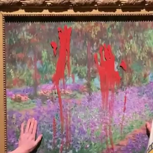 Δικαστήριο στη Σουηδία αθώωσε ακτιβίστριες που είχαν ρίξει μπογιά σε πίνακα του Μονέ