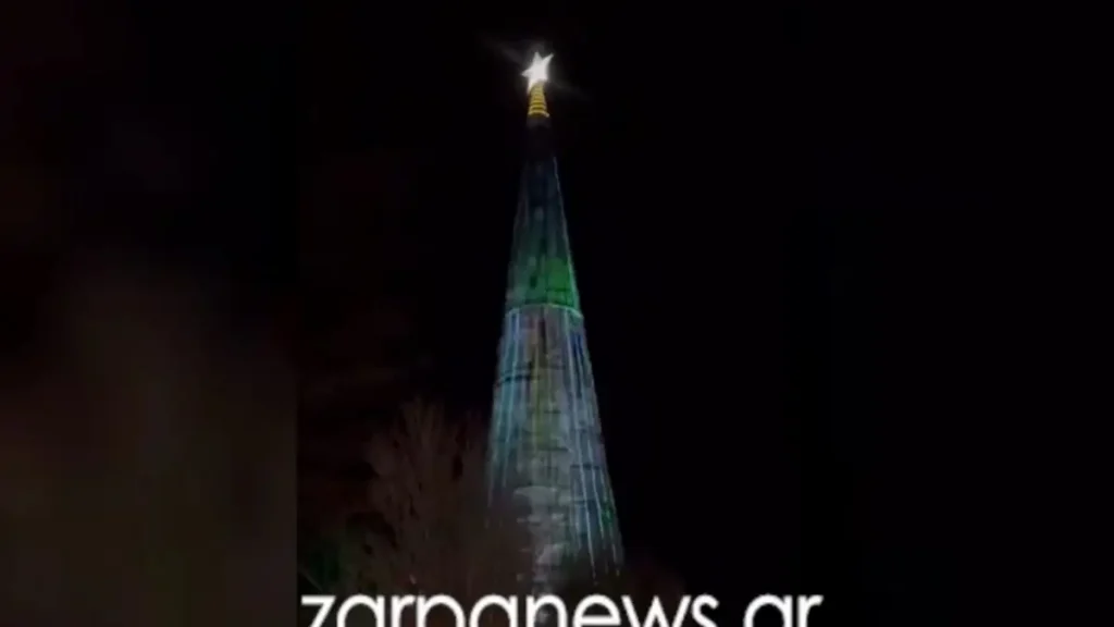 Χανιά: Φωταγωγήθηκε στο φαράγγι της Σαμαριάς ένα από τα μεγαλύτερα χριστουγεννιάτικα δέντρα της Ελλάδας