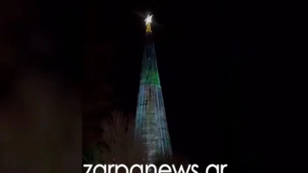 Χανιά: Φωταγωγήθηκε στο φαράγγι της Σαμαριάς ένα από τα μεγαλύτερα χριστουγεννιάτικα δέντρα της Ελλάδας