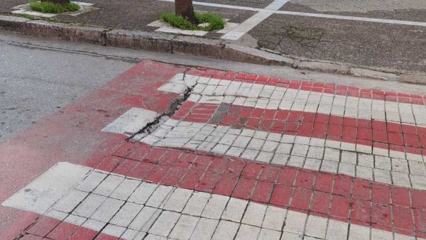 Λαμία: «Σκαλοπάτι» σε διάβαση πεζών