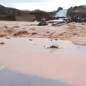 Εκκενώθηκε οικισμός κοντά στα Φάρσαλα γιατί υπερχείλισε ο ποταμός Ενιπέας, 112 για ετοιμότητα σε ακόμα 5 περιοχές