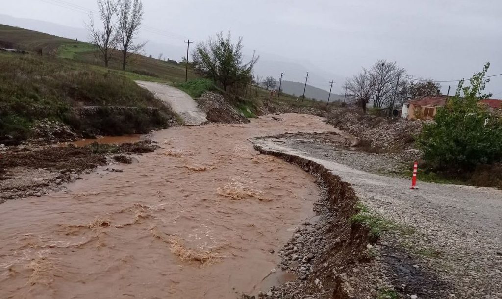 Φθιώτιδα - Ευρυτανία - Εύβοια: Κυκλοφοριακά προβλήματα άφησε πίσω της η κακοκαιρία