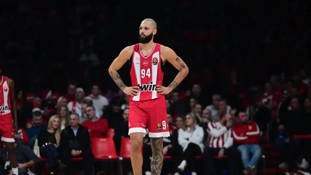 Ο Εβάν Φουρνιέ αποκάλυψε την αγαπημένη του ταινία για τα Χριστούγεννα