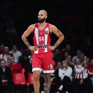 Ο Εβάν Φουρνιέ αποκάλυψε την αγαπημένη του ταινία για τα Χριστούγεννα