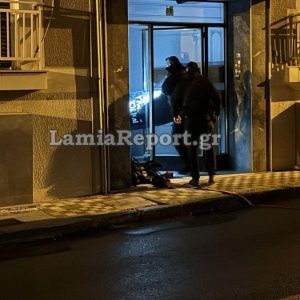 Λαμία: Έφοδος της αστυνομίας στο διαμέρισμα και σύλληψη του ιδιοκτήτη - Ξανά στην κυκλοφορία η οδός Μακροπούλου