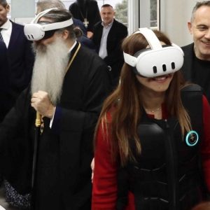 Υπάτη: Όταν ο Μητροπολίτης Φθιώτιδας και η Υπουργός Παιδείας έβαλαν τα VR - Δείτε ΒΙΝΤΕΟ