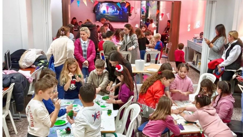 «Άρωμα Χριστουγέννων» μέσα από δημιουργίες του 1ου Δημοτικού Σχολείου Εχιναίων