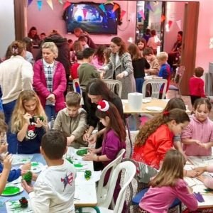 «Άρωμα Χριστουγέννων» μέσα από δημιουργίες του 1ου Δημοτικού Σχολείου Εχιναίων