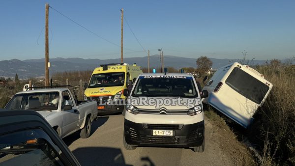 Λαμία: Σχολικό λεωφορείο έπεσε σε χαντάκι - Ευτυχώς δεν υπήρξε τραυματισμός (ΒΙΝΤΕΟ-ΦΩΤΟ)