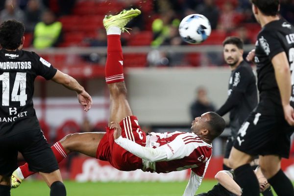 Ολυμπιακός – ΟΦΗ: Το απίθανο ανάποδο ψαλίδι του Ελ Κααμπί