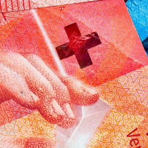 Μετατροπή των δανείων ελβετικού φράγκου σε ευρώ και «κούρεμα» έως 50% – Τι προβλέπει η τροπολογία