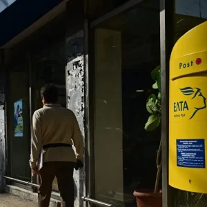 ΕΛΤΑ: Στο μικροσκόπιο της Επιτροπής Θεσμών της Βουλής το κλείσιμο καταστημάτων