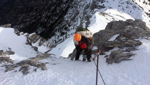 Σχεδόν αγκαλιασμένοι βρέθηκαν οι τέσσερις ορειβάτες που καταπλακώθηκαν από χιονοστιβάδα στη Φωκίδα – Το χρονικό της τραγωδίας