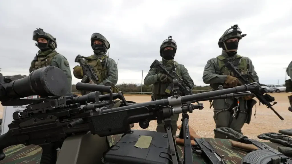 Ένοπλες Δυνάμεις: Κατατέθηκε στη Βουλή το νομοσχέδιο του ΥΠΕΘΑ – Τι αλλάζει στο μισθολογικό και στη θητεία