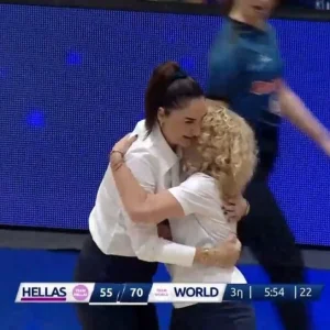 Όμορφη στιγμή στο All Star Game των γυναικών: Δρακάκη και Ερντέμ έβγαλαν τα σακάκια τους και έπαιξαν μπάσκετ, δείτε βίντεο