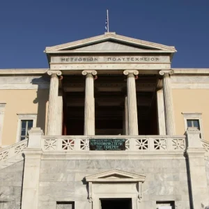 Κόντρα καθηγητών του Πολυτεχνείου για μία φοιτήτρια: Τα χυδαία τρικάκια, τα τηλέφωνα για ραντεβού και τα σκασμένα λάστιχα