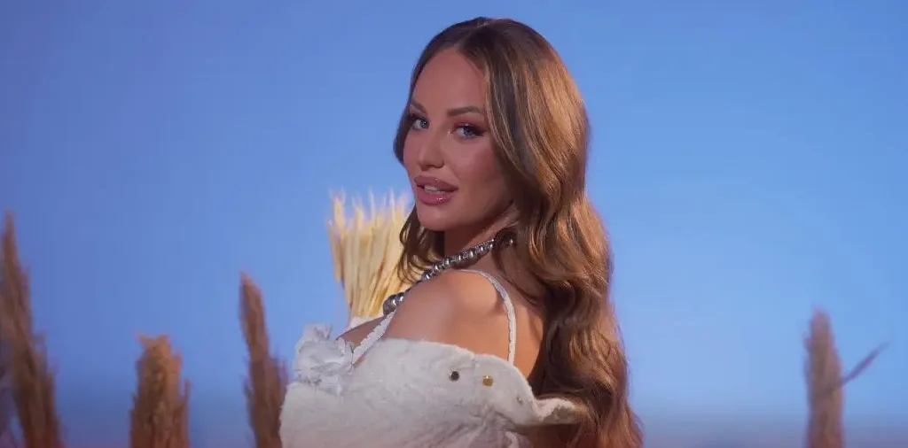 Με Ανδρομάχη το άναμμα του χριστουγεννιάτικου δέντρου στη Στυλίδα