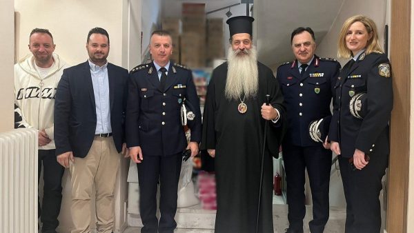 Στερεά: Οι αστυνομικοί μοίρασαν τρόφιμα και είδη πρώτης ανάγκης σε ευαγή ιδρύματα