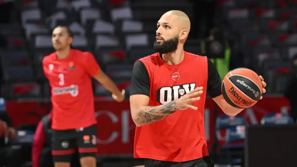 Χωρίς Εβάν Φουρνιέ ο Ολυμπιακός στο ματς με την ΑΕΚ