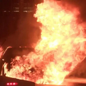 Φωτιά σε αυτοκίνητο στην Κηφισίας στο ύψος της Φιλοθέης – Μεγάλο μποτιλιάρισμα