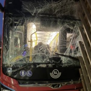 Στοκχόλμη: Λεωφορείο βγήκε από την πορεία του και προσέκρουσε σε πρόσοψη κτιρίου – Τουλάχιστον 19 τραυματίες