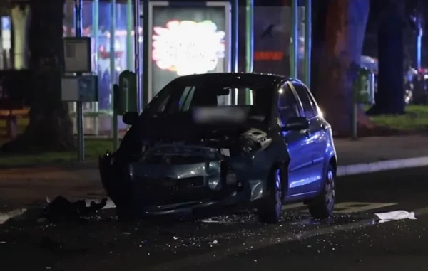 Αυτοκίνητο έπεσε σε στάση λεωφορείου στη Γερμανία: Τραυματίστηκαν τρία άτομα – Συνελήφθη ο οδηγός