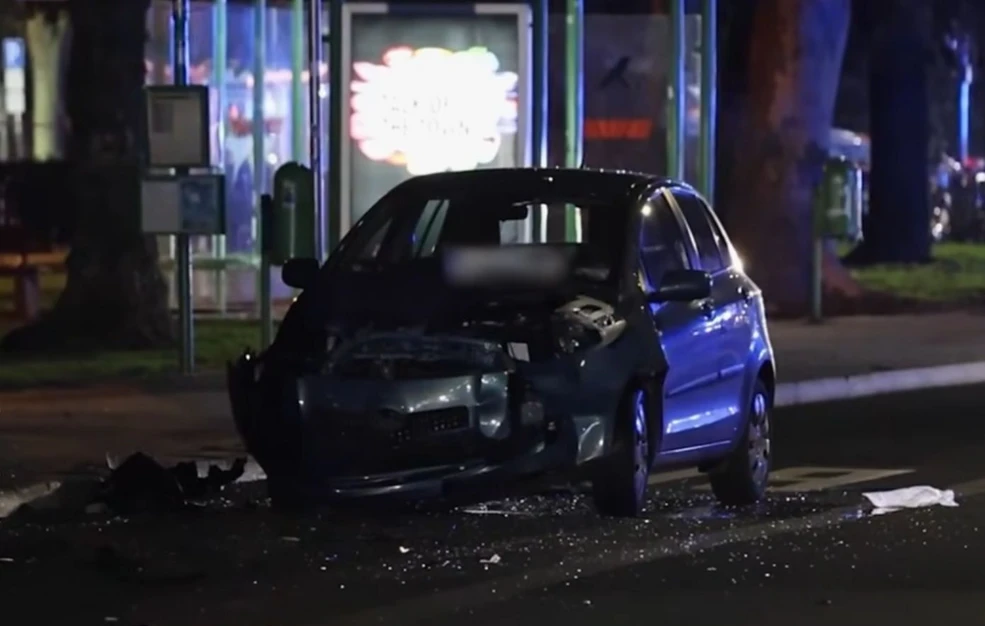 Αυτοκίνητο έπεσε σε στάση λεωφορείου στη Γερμανία: Τραυματίστηκαν τρία άτομα – Συνελήφθη ο οδηγός