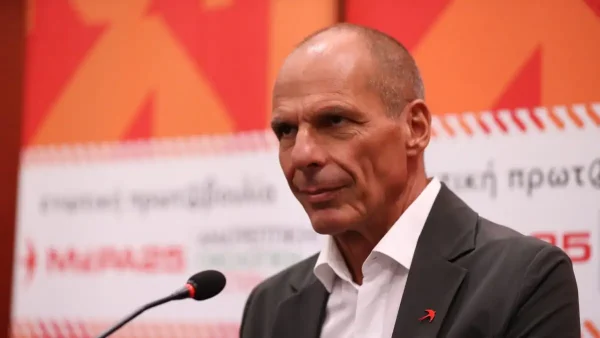 Βαρουφάκης για παρουσίαση βιβλίου Τσίπρα: «Έγραψε 750 σελίδες ερωτική επιστολή στην ολιγαρχία, έκανε και οντισιόν στο Παλλάς»