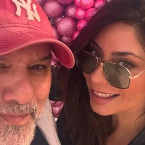 Ο Γρηγόρης Αρναούτογλου και η Νάνσυ Αντωνίου γιορτάζουν τα Χριστούγεννα στο Λονδίνο: Το άλμπουμ του ταξιδιού τους