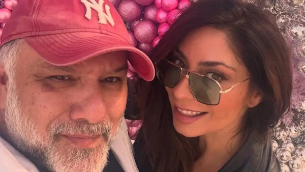 Ο Γρηγόρης Αρναούτογλου και η Νάνσυ Αντωνίου γιορτάζουν τα Χριστούγεννα στο Λονδίνο: Το άλμπουμ του ταξιδιού τους